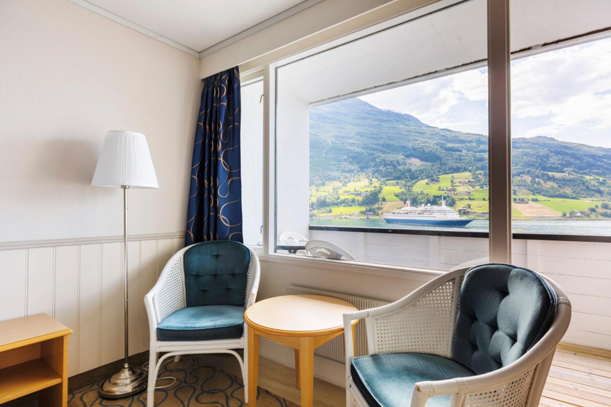 Olden Fjordhotel Exterior photo