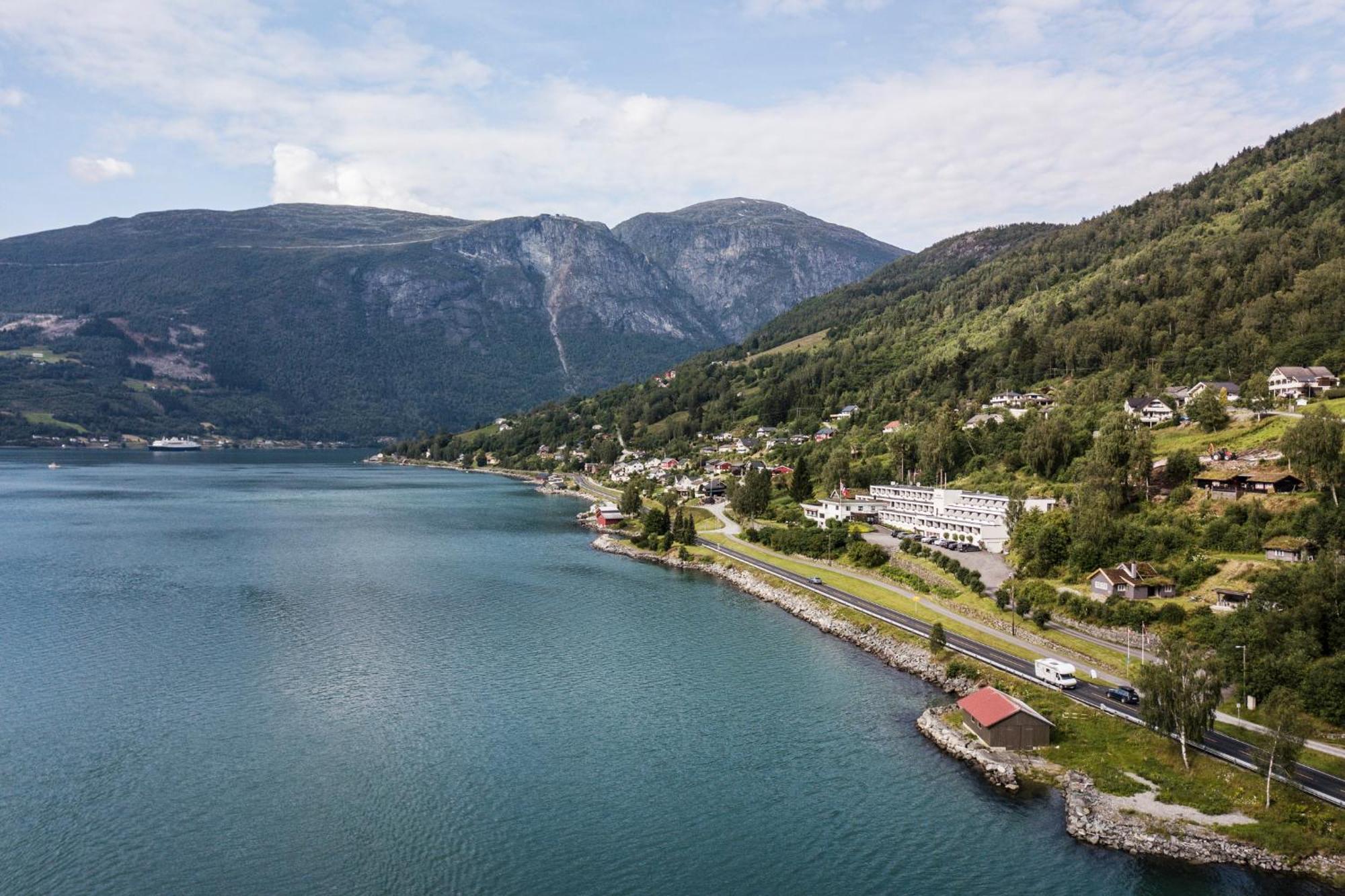 Olden Fjordhotel Exterior photo